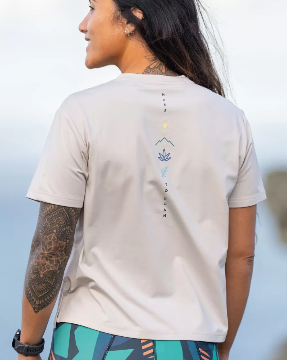 Maglietta Sportiva Confezionata in Tessuto Riciclato per Donna - Design Comodo e Allineato Passenger