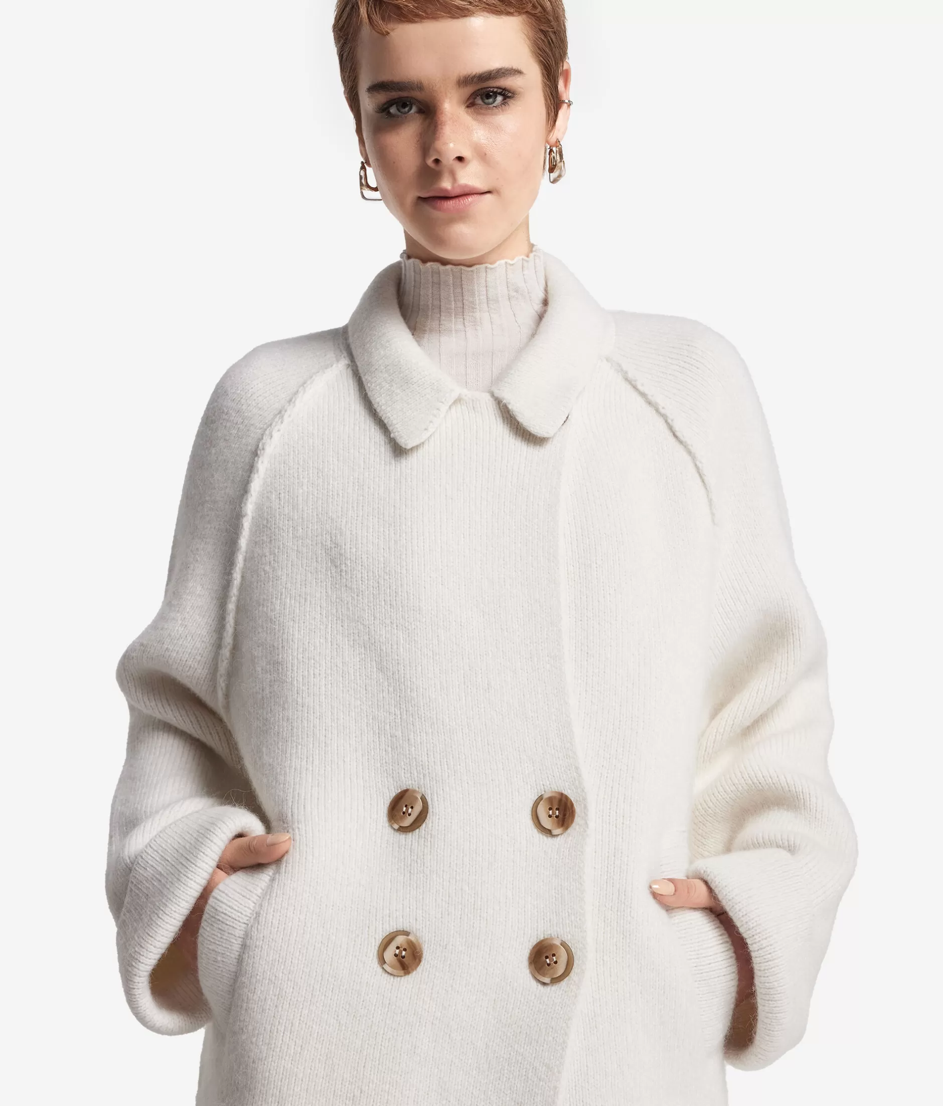 Elegante Cappotto in Lana di Alpaca Falconeri Doppiopetto - Bianco con Dettaglio a Fiocco, Mod.8005