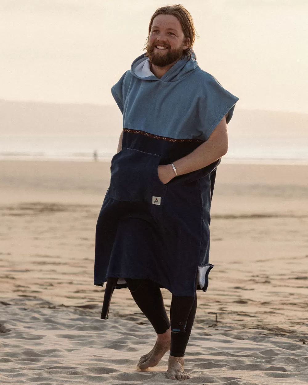 Floris van Bommel Coprispalla in Tessuto Riciclato Baja - Poncho Sostenibile con Stile Avventuroso