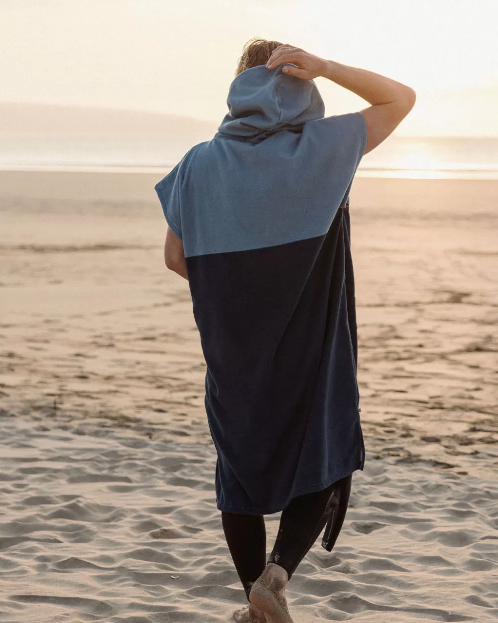 Floris van Bommel Coprispalla in Tessuto Riciclato Baja - Poncho Sostenibile con Stile Avventuroso