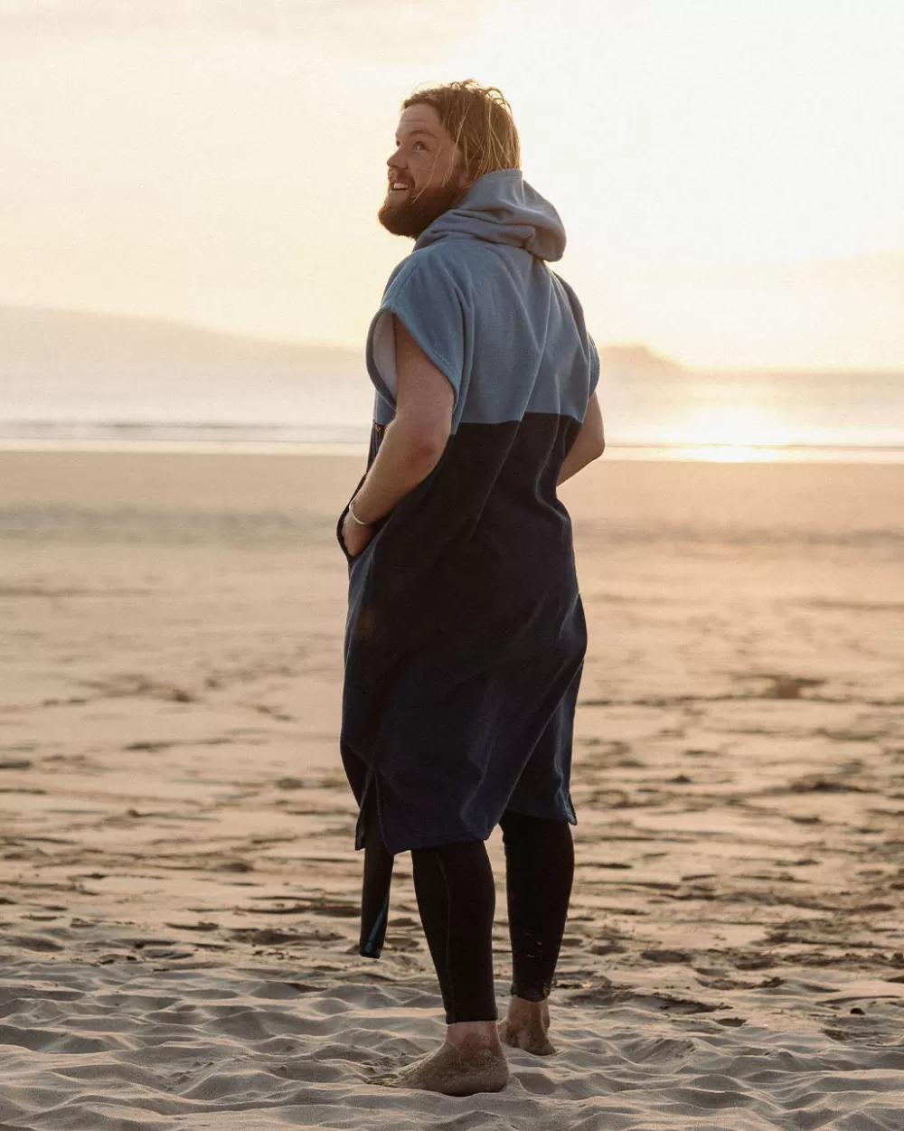 Floris van Bommel Coprispalla in Tessuto Riciclato Baja - Poncho Sostenibile con Stile Avventuroso