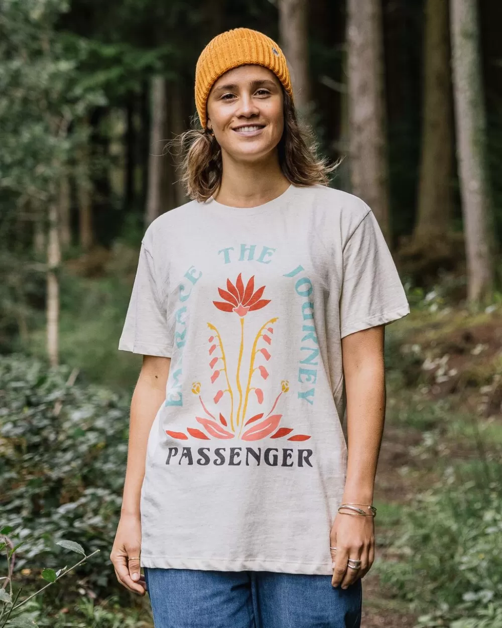 Maglietta Oversize Donna in Cotone Rigenerato - Passenger Bud Collection, Design Confortevole e Stile Casual Moderno
