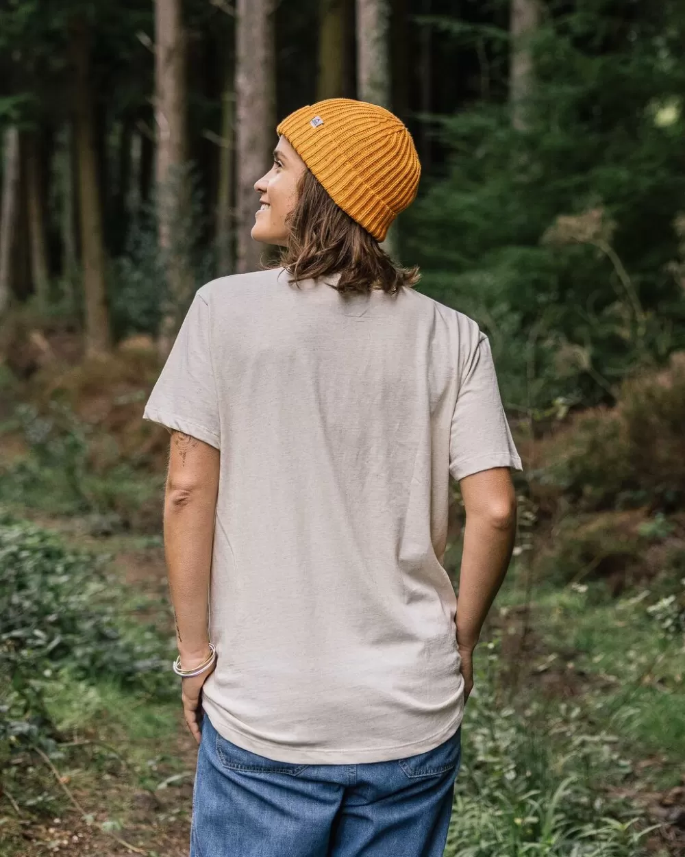 Maglietta Oversize Donna in Cotone Rigenerato - Passenger Bud Collection, Design Confortevole e Stile Casual Moderno