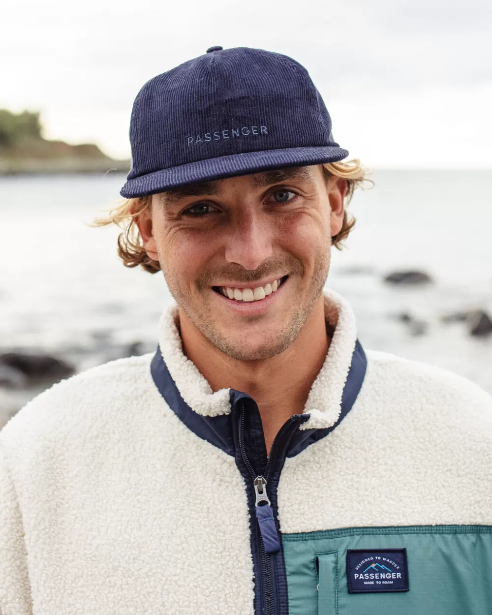 Cappello Byron Eco-Chic in Tela Rigenerata per Viaggiatrici Modaiole