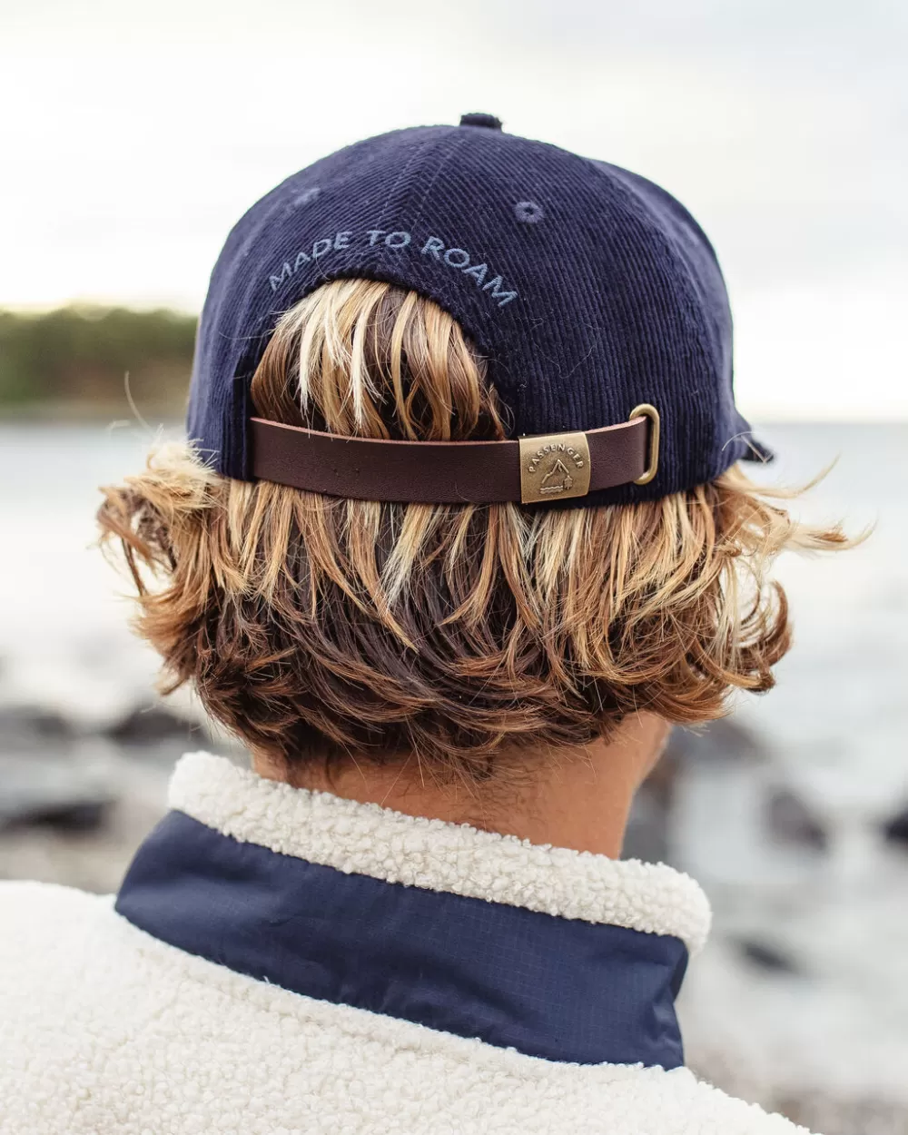 Cappello Byron Eco-Chic in Tela Rigenerata per Viaggiatrici Modaiole