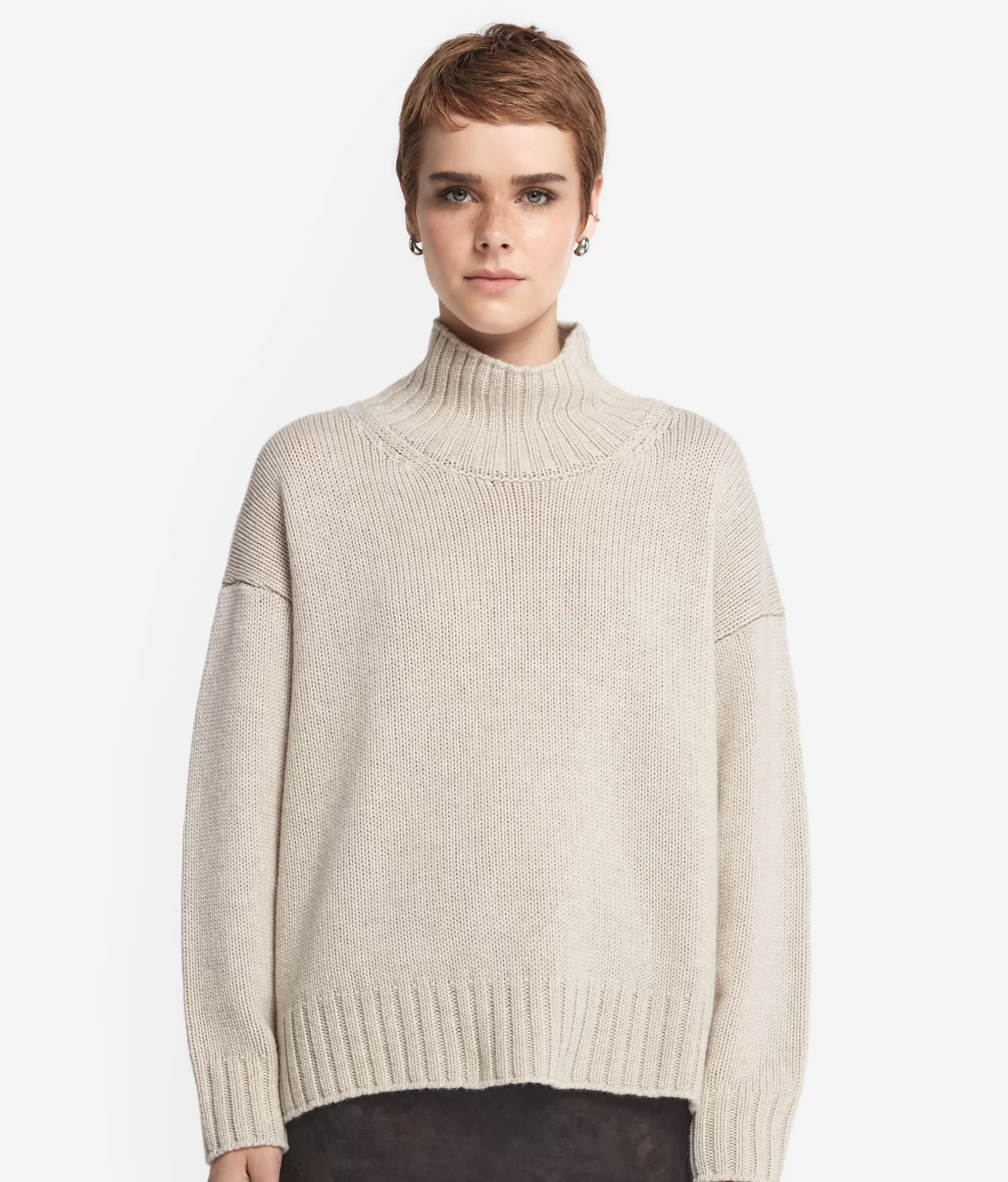 Falconeri Maglione Comodo in Puro Cashmere - Scollo a Barchetta con Lavorazione Tricot, Colore Grigio Pietra Naturale