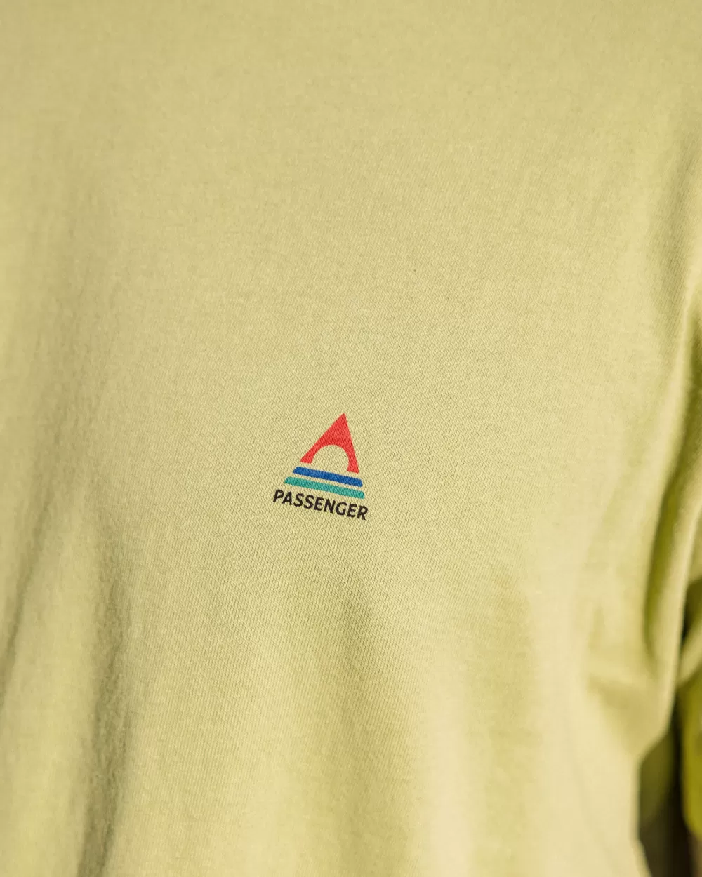 Maglietta Passenger Logo Classico in Cotone Rigenerato - T-Shirt Sostenibile con Design Vintage
