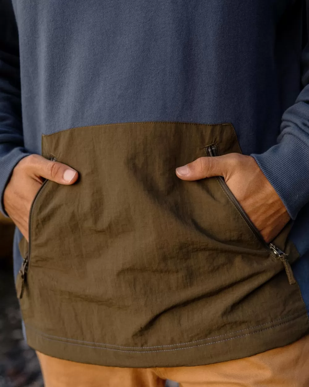 Eco-Felpa Vintage Cliff Passenger con Cappuccio - Cotone Rigenerato per Look Urbano Sostenibile