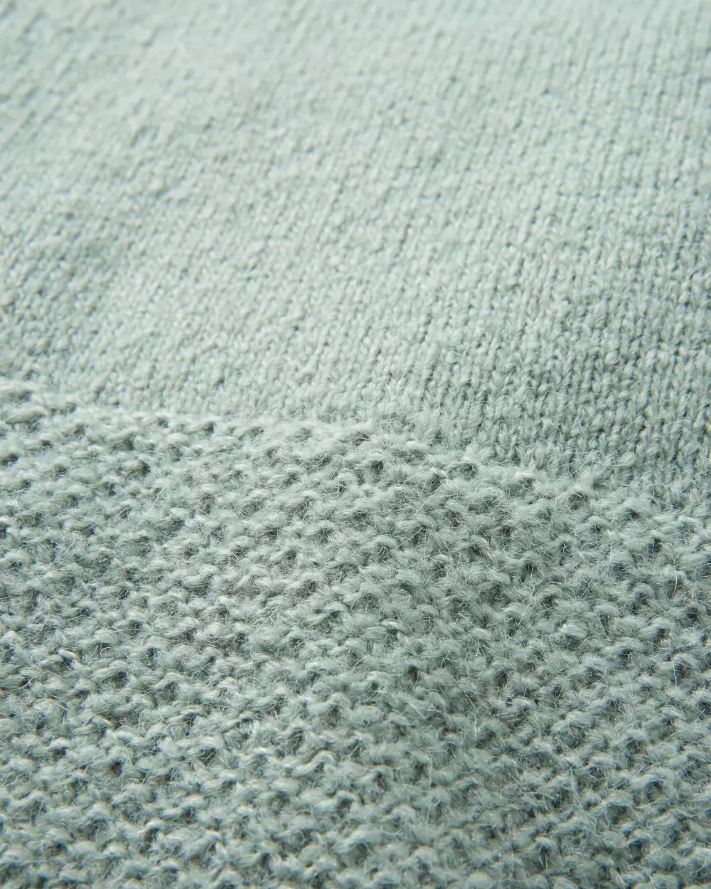 Maglione Donna Eco-Sostenibile in Filo Rigenerato - Lavorazione Artigianale a Maglia per Stile Casual e Confortevole