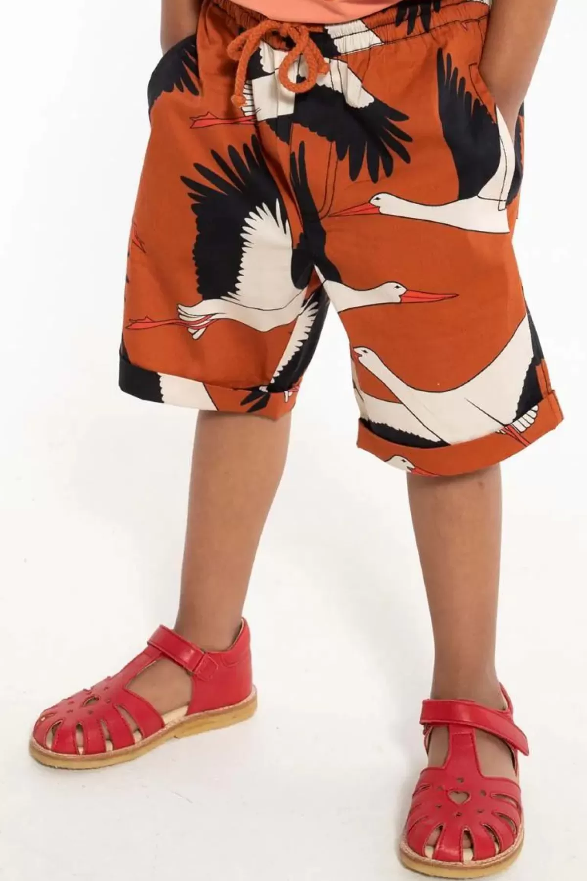 Pantaloncini estivi in popeline per bambini Danalfred - Rosso ruggine con ricamo cicogna
