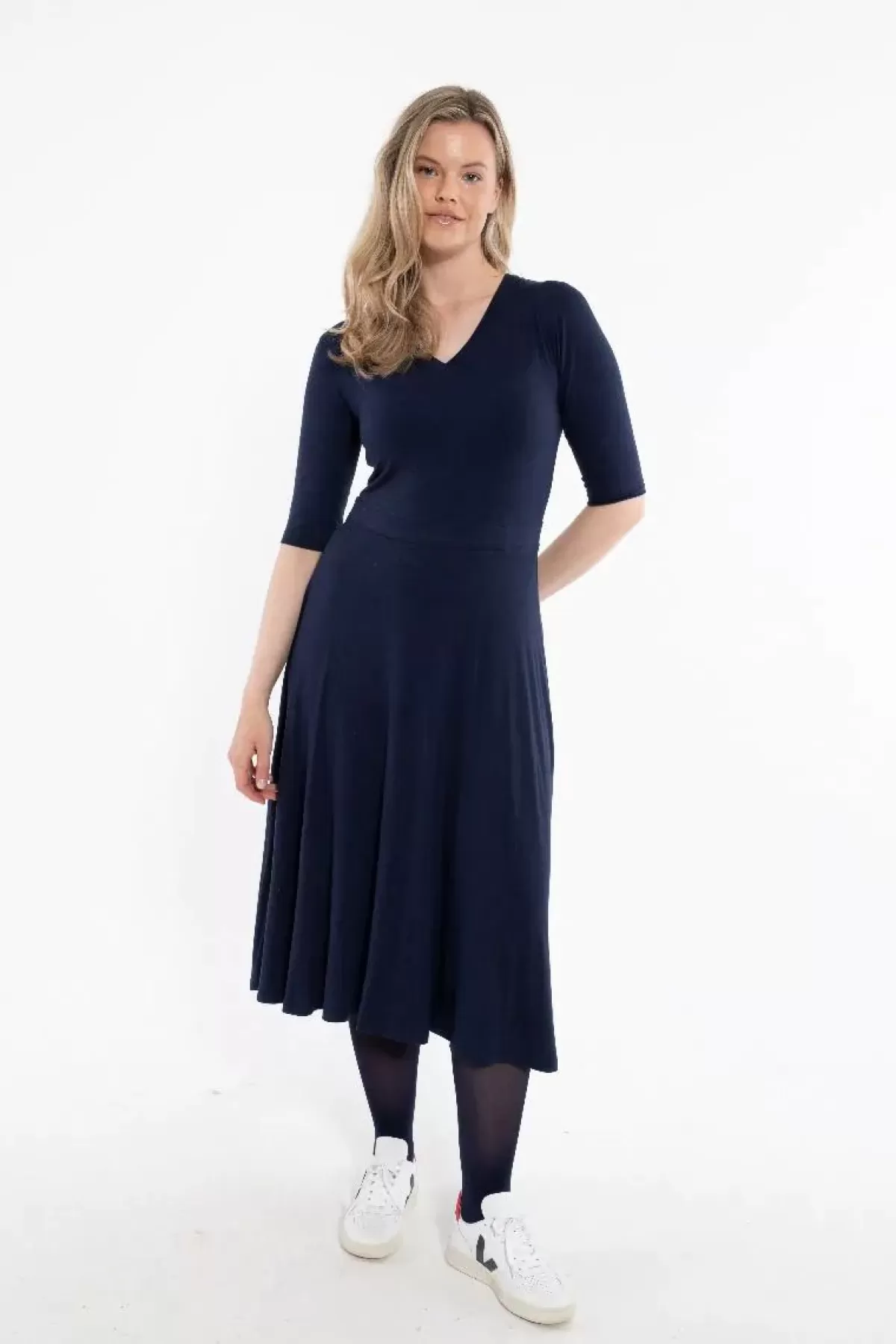 Abito Elegante in Viscosa Blu Notte di Danandersen - Collezione Dame Danefæ