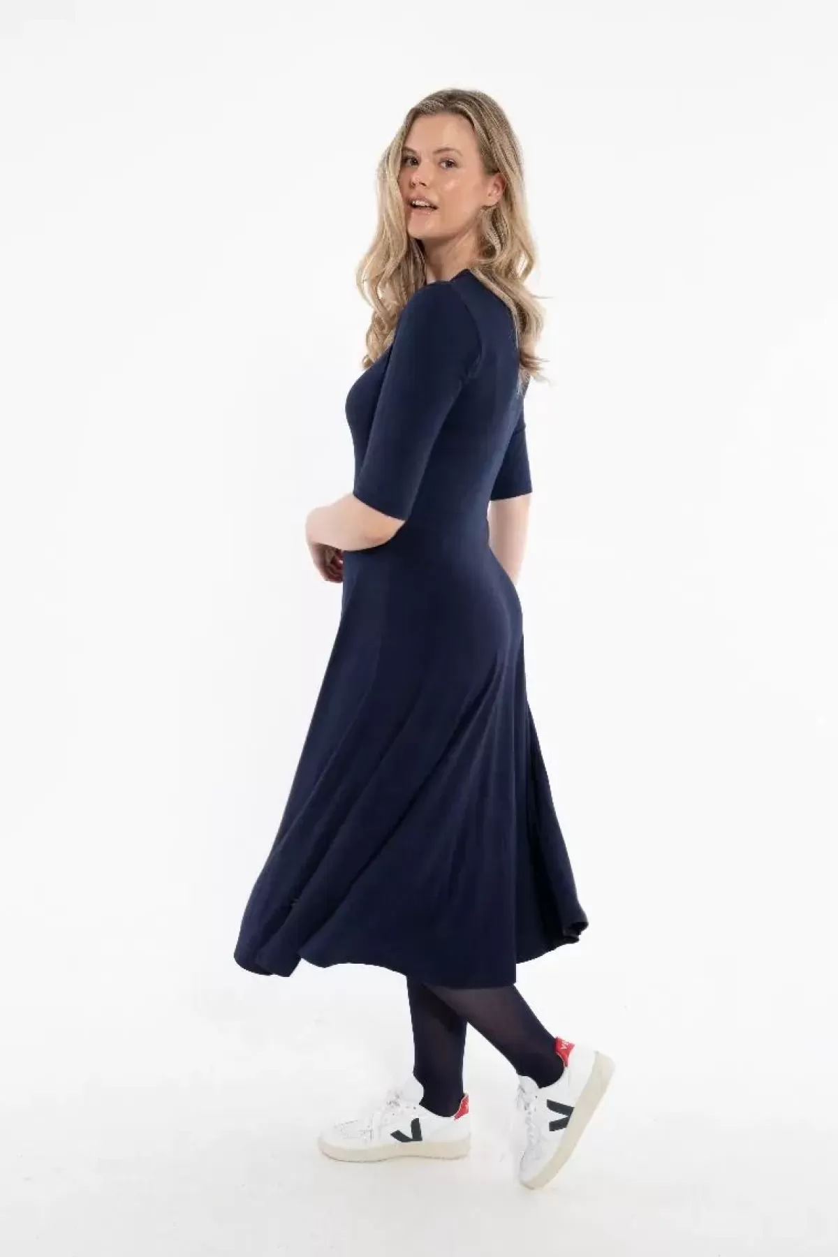Abito Elegante in Viscosa Blu Notte di Danandersen - Collezione Dame Danefæ