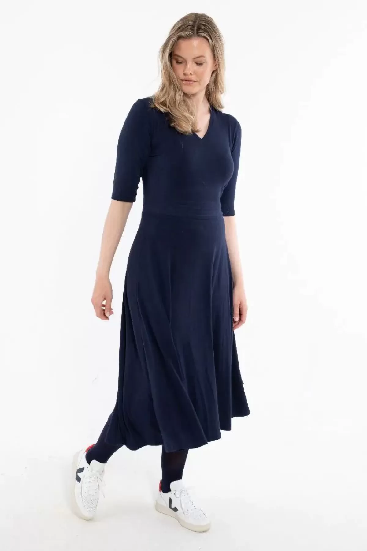 Abito Elegante in Viscosa Blu Notte di Danandersen - Collezione Dame Danefæ