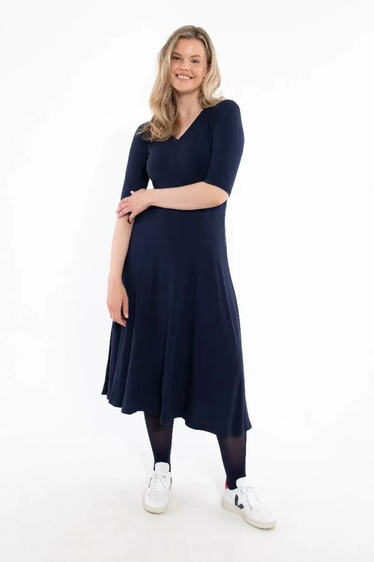 Abito Elegante in Viscosa Blu Notte di Danandersen - Collezione Dame Danefæ