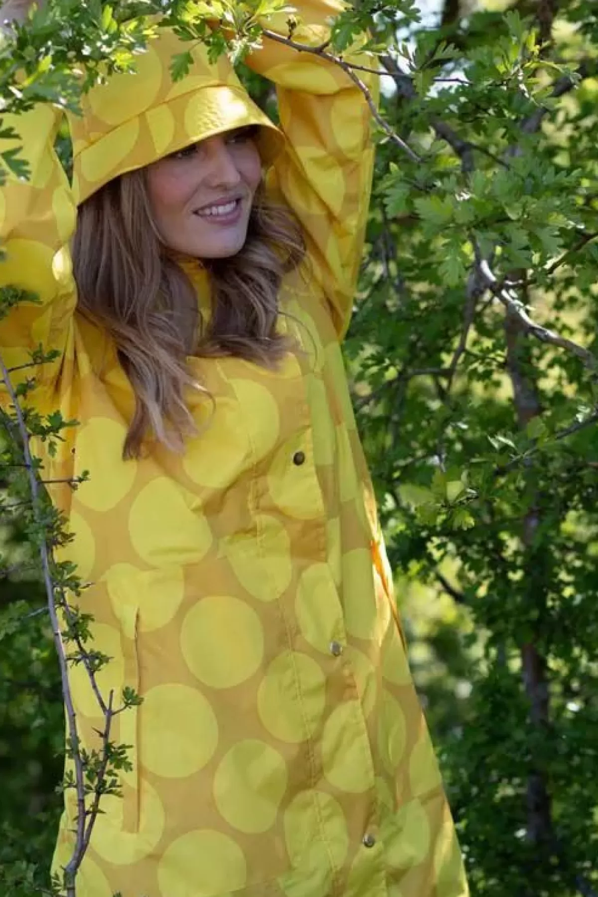 Dame Danefæ - Danedith Giacca Impermeabile Donna con Stampa Mega Pois, Giallo Senape | Cappotto Pioggia Moda Femminile
