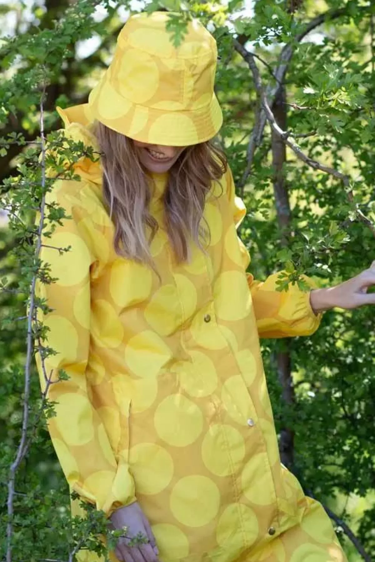 Dame Danefæ - Danedith Giacca Impermeabile Donna con Stampa Mega Pois, Giallo Senape | Cappotto Pioggia Moda Femminile