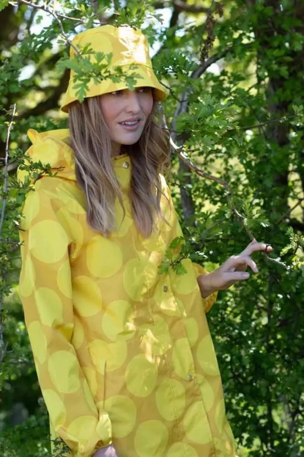 Dame Danefæ - Danedith Giacca Impermeabile Donna con Stampa Mega Pois, Giallo Senape | Cappotto Pioggia Moda Femminile