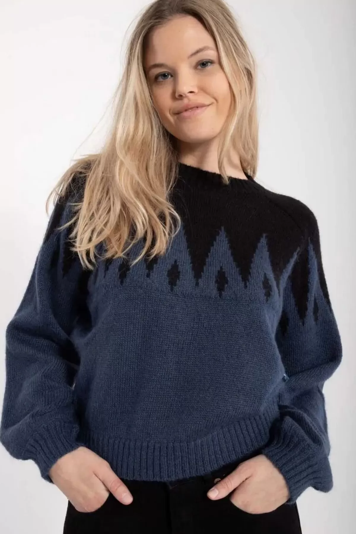 Maglione Elegante in Lana Danefæ con Decorazioni a Cristallo - Fantastico Design Unisex Nero/Blu Marino