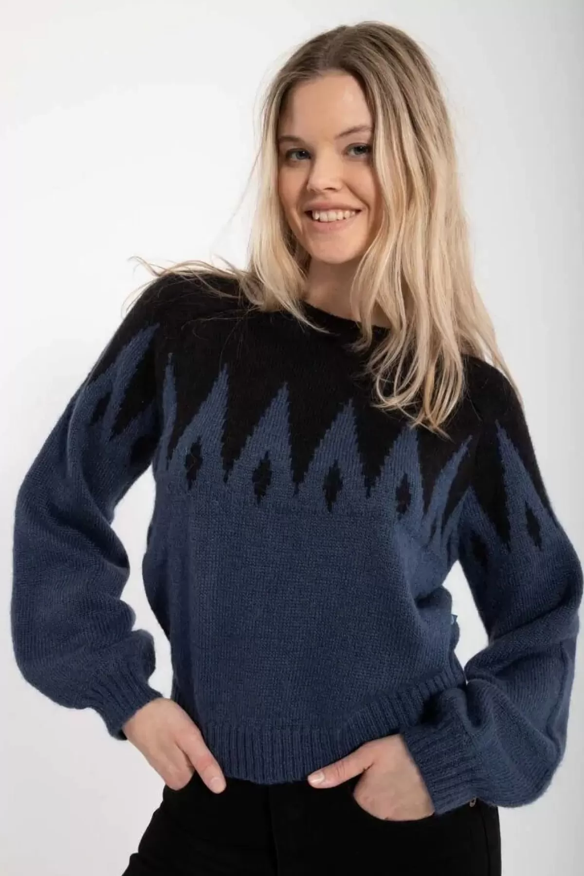Maglione Elegante in Lana Danefæ con Decorazioni a Cristallo - Fantastico Design Unisex Nero/Blu Marino