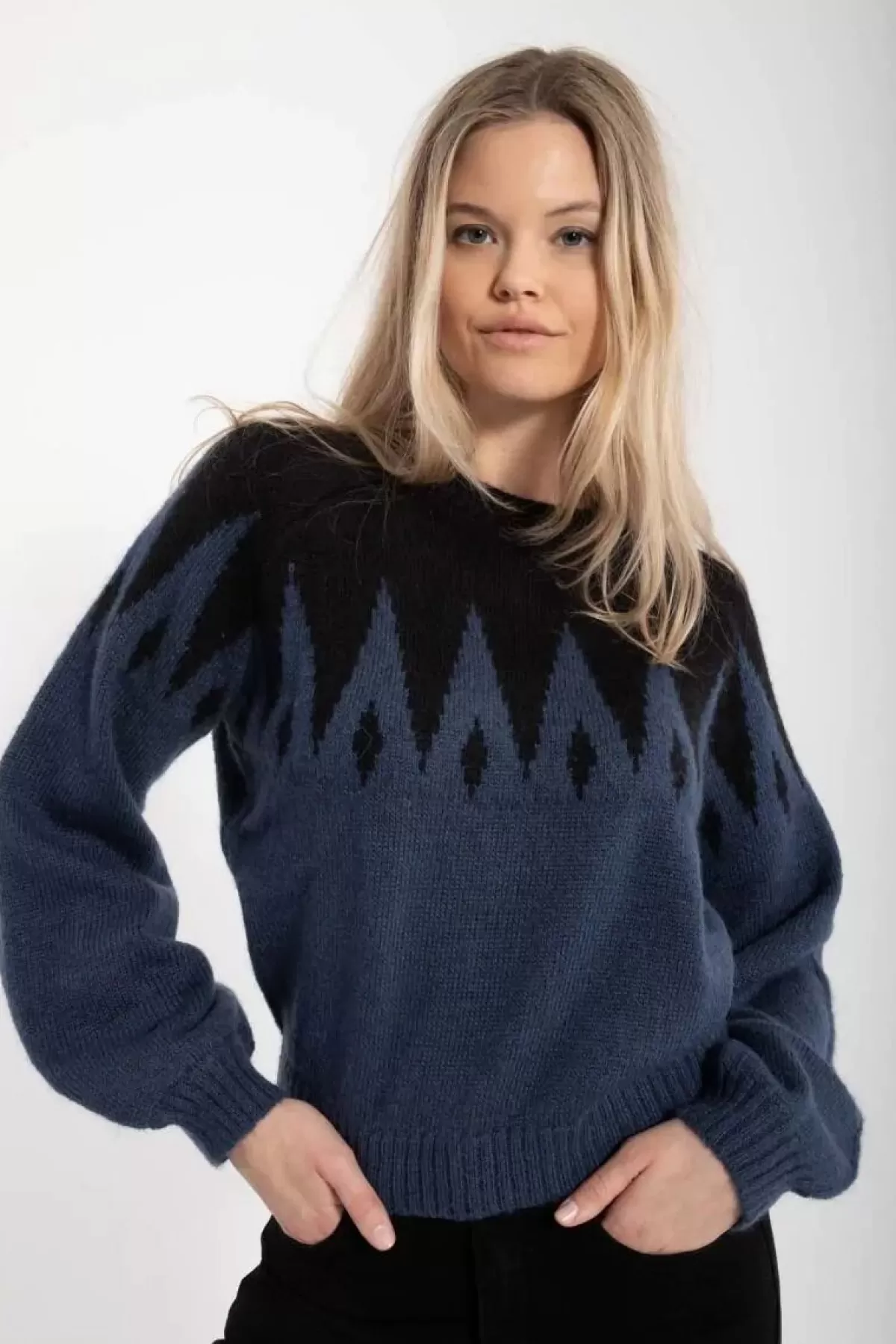 Maglione Elegante in Lana Danefæ con Decorazioni a Cristallo - Fantastico Design Unisex Nero/Blu Marino