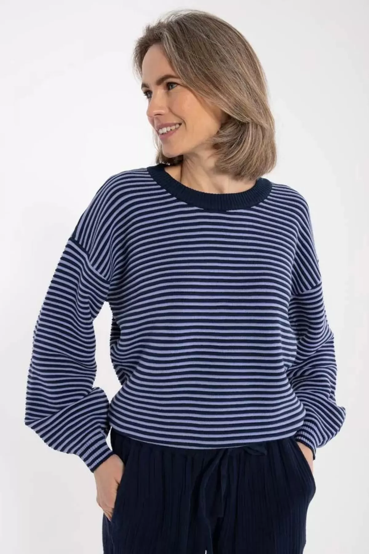 Maglione Donna Elegante in Uncinetto 3D Danegold - Lavorato a Maglia con Trama Avvolgente - Blu Notte e Viola Ghiaccio per Uno Stile Stagionale Unico