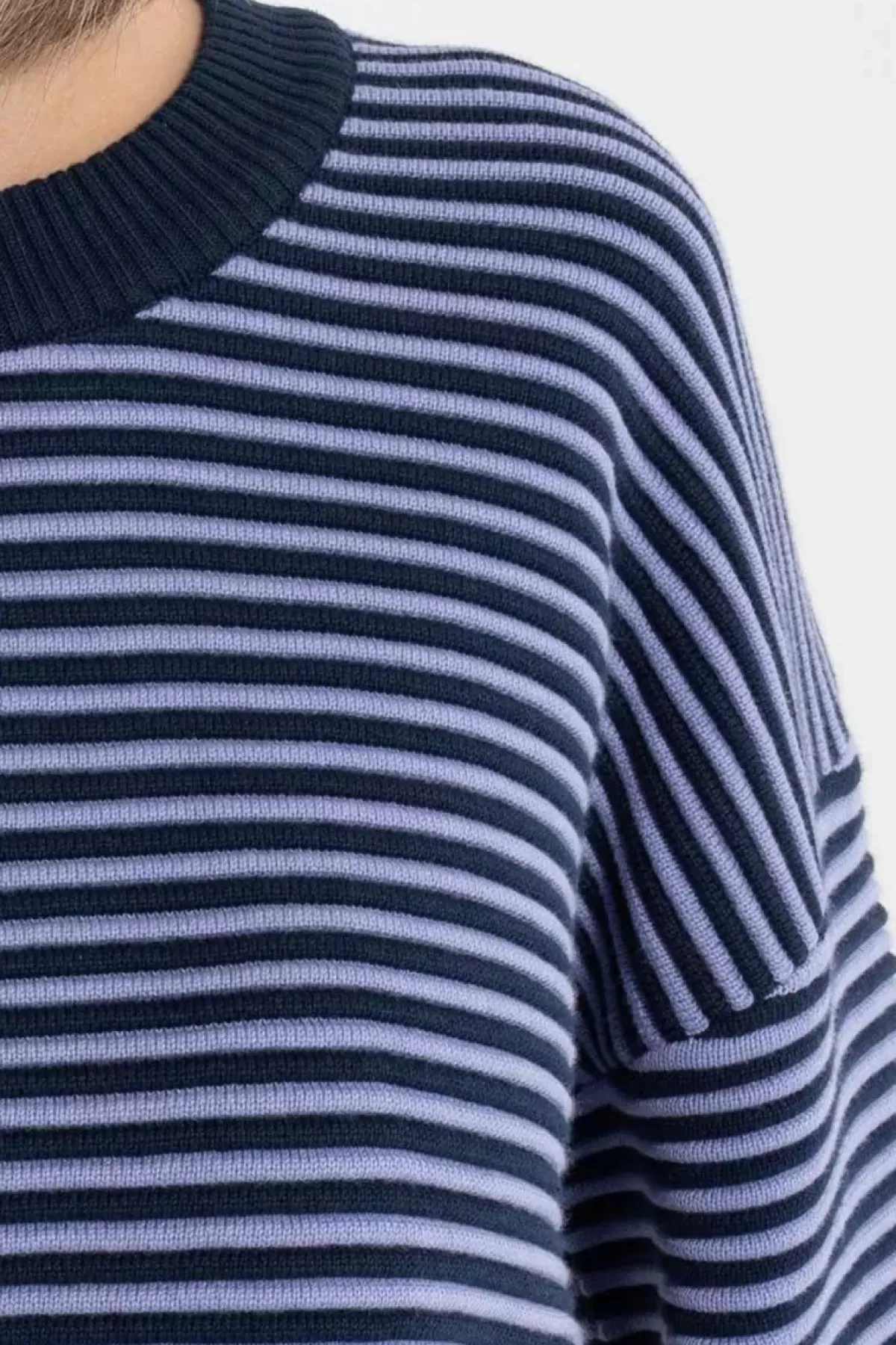Maglione Donna Elegante in Uncinetto 3D Danegold - Lavorato a Maglia con Trama Avvolgente - Blu Notte e Viola Ghiaccio per Uno Stile Stagionale Unico