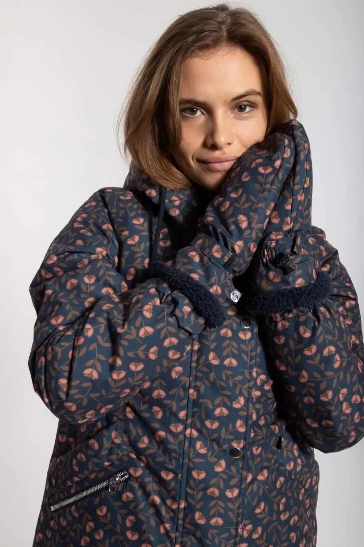 Guanti a Manopola Invernali Daneffa - Design Floreale in Blu Marino con Bordi Eleganti