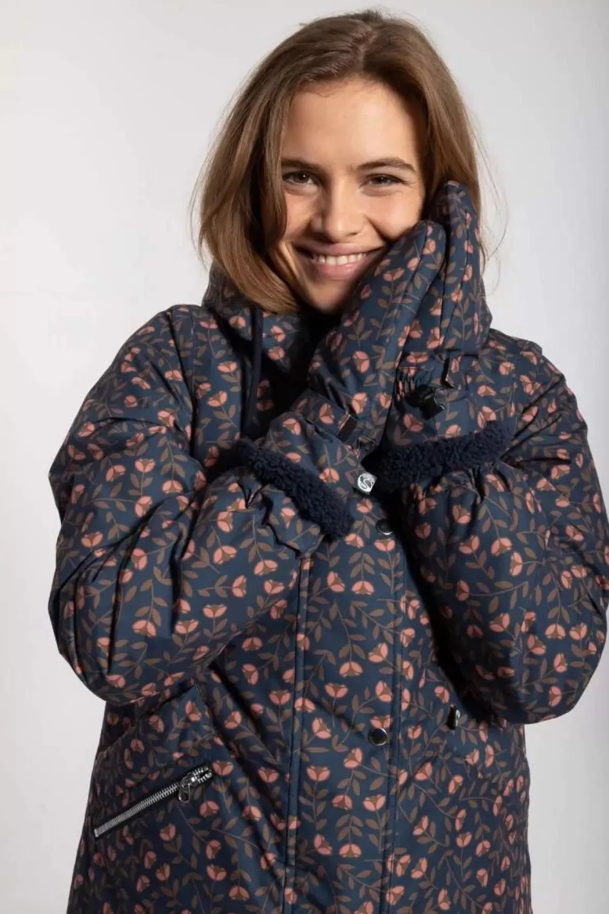 Guanti a Manopola Invernali Daneffa - Design Floreale in Blu Marino con Bordi Eleganti