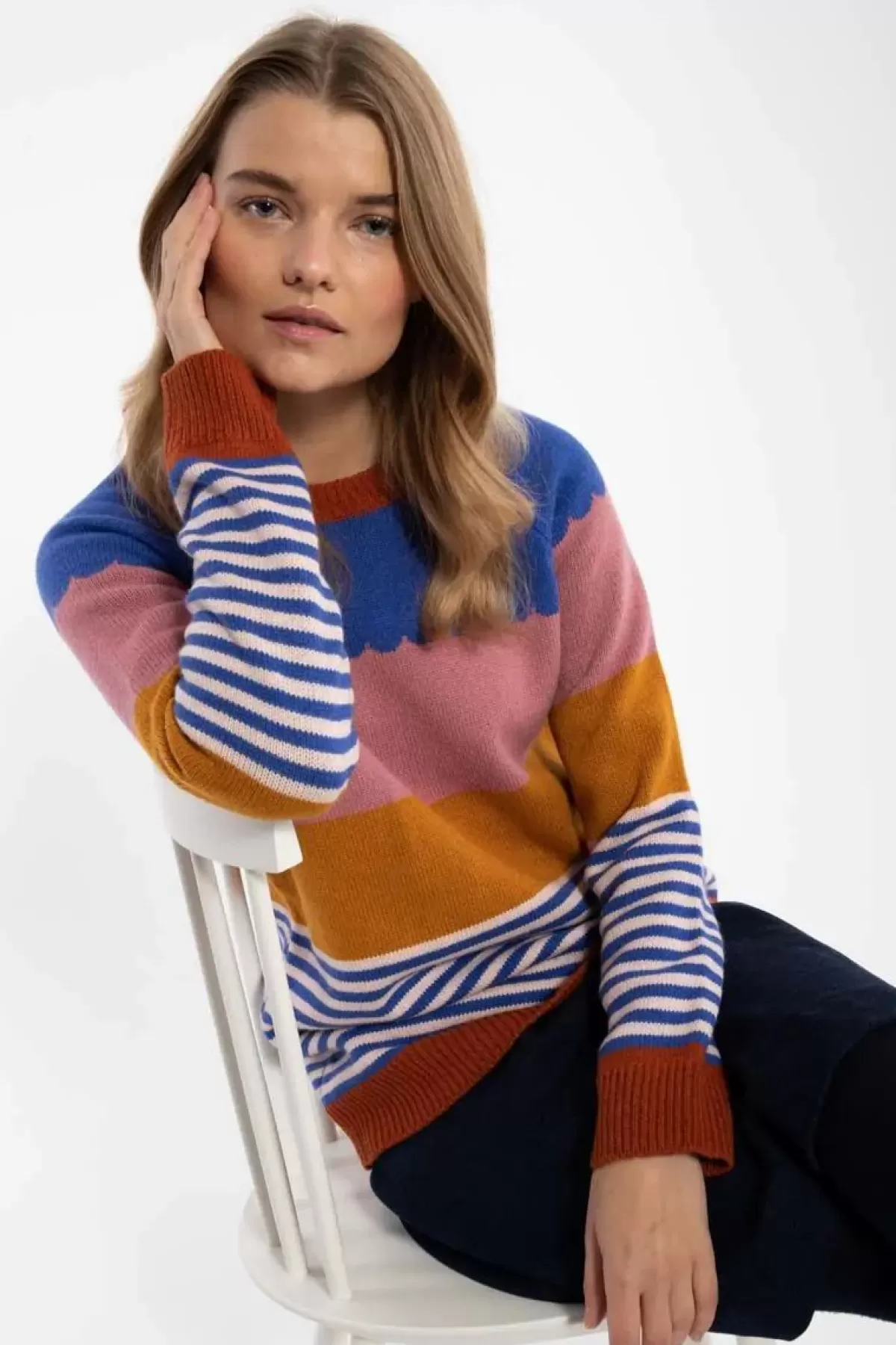 Maglione in Lana Dame Danefæ con Motivo Felice - Caldo Morbido Stile Scandinavo, Design Moderno per Comfort Giornaliero