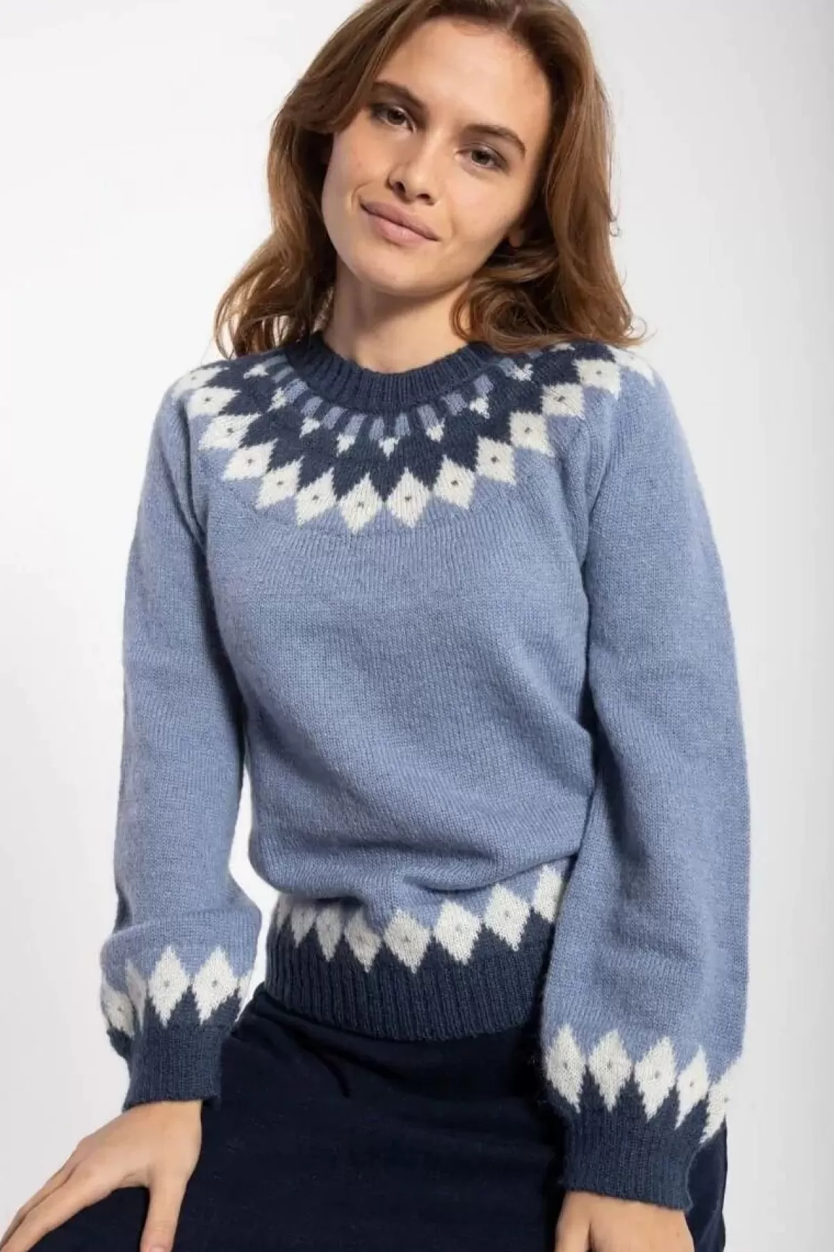Maglione in Mohair Confortevole Danehot Stove - Design Elegante con Dettagli Porcellana, Gesso e Blu Marina | Collezione Dame Danefæ