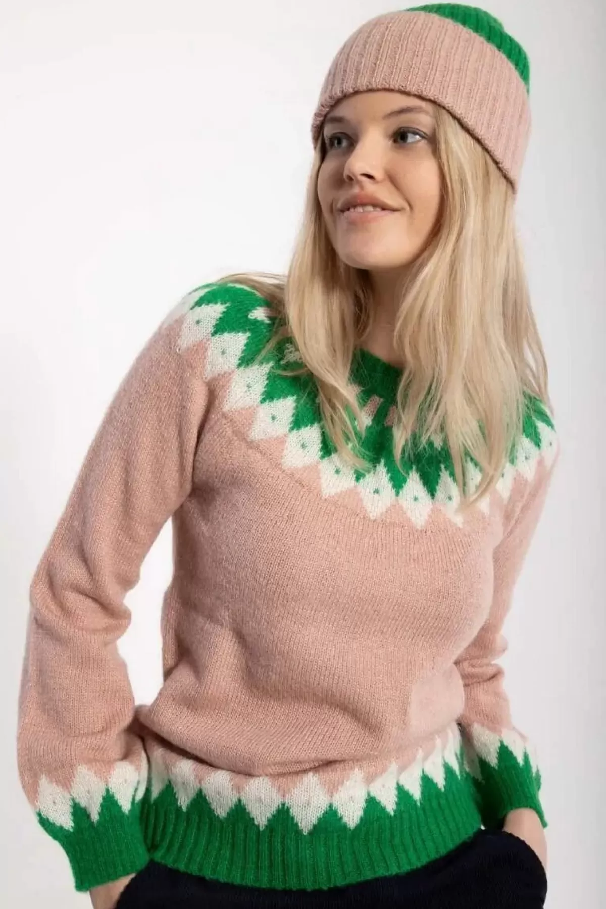 Maglione Elegante in Mohair Danehot Stove - Rosa Polvere, Gesso e Verde | Dame Danefæ