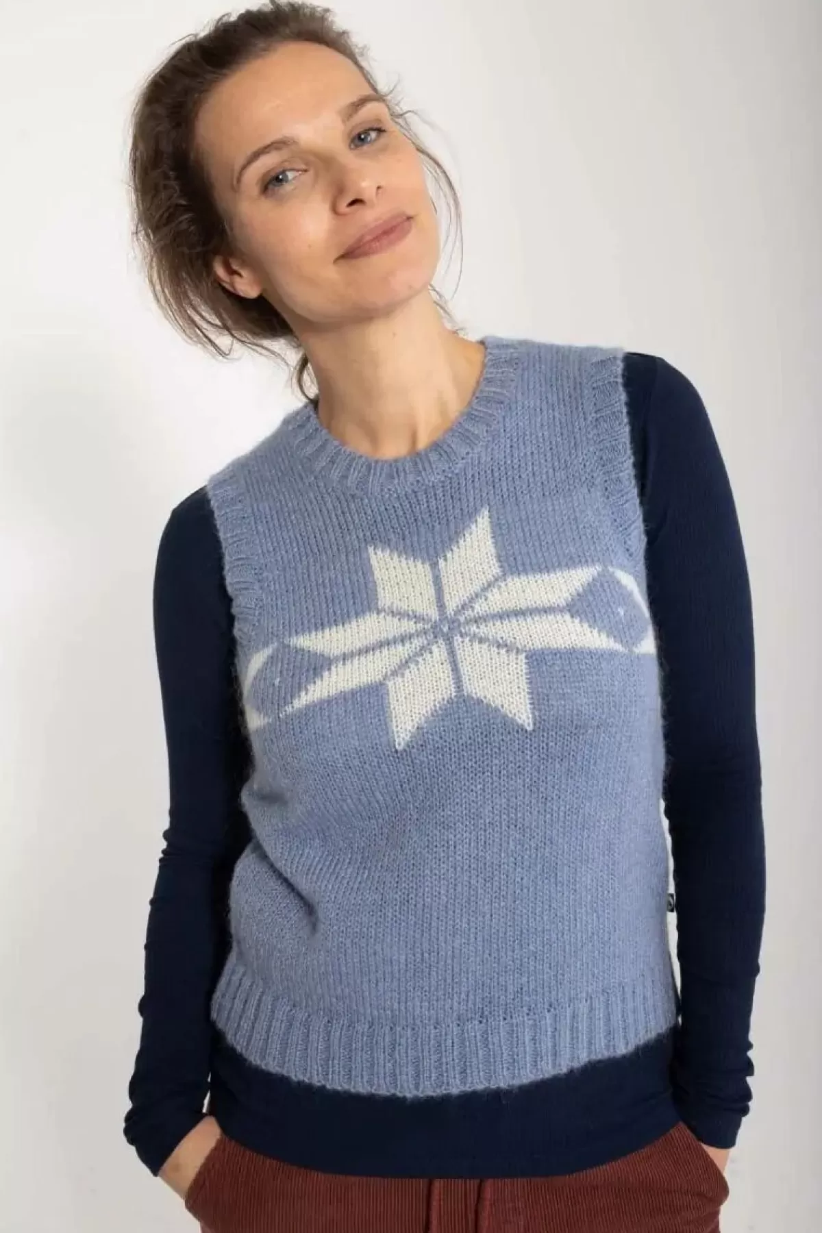 Maglia Elegante in Tessuto Floccato - Comfort e Stile in Tonalità Gesso Porcelain | Danefæ Daneklaksvik Collection