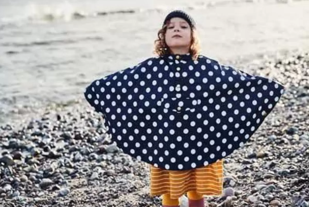 Cappuccino Danela per Bambini in Blu Marino e Avorio con Motivo a Pois - Design Casual Danefæ
