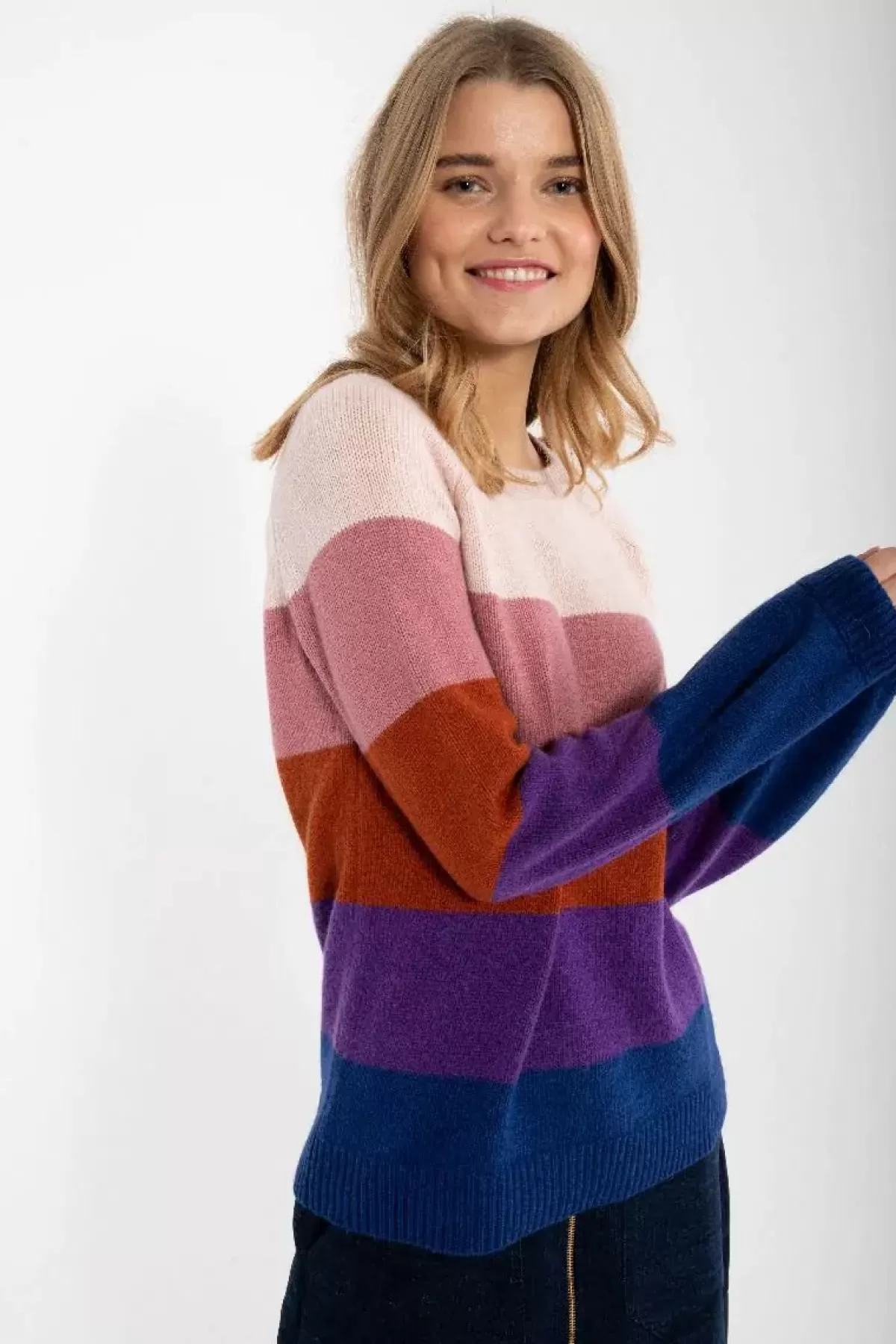 Maglione in Lana Danelisa Dame Danefæ - Beige Rosato con Motivo Floreale in Borgogna, Rosa Antico e Lilla