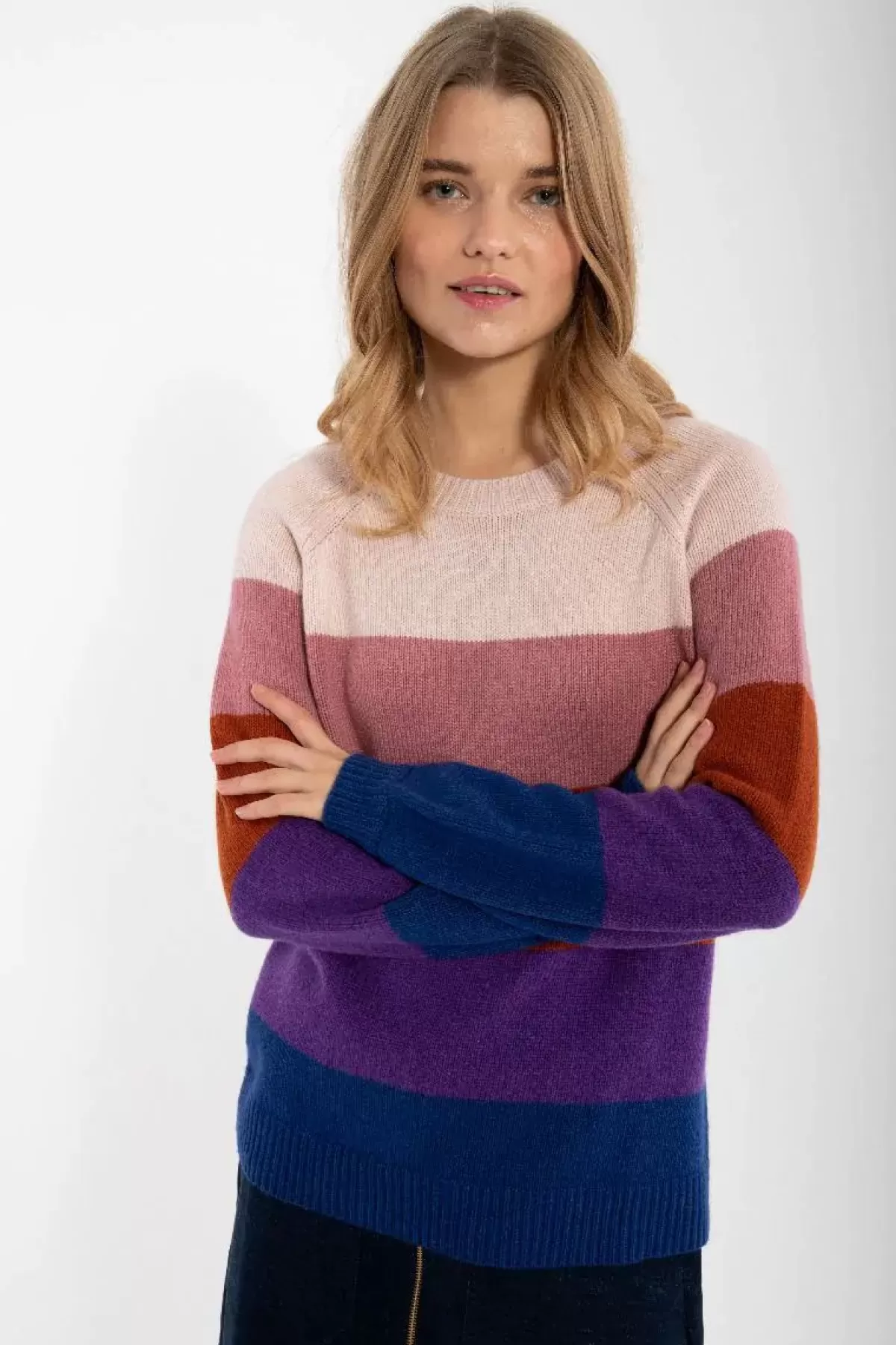Maglione in Lana Danelisa Dame Danefæ - Beige Rosato con Motivo Floreale in Borgogna, Rosa Antico e Lilla