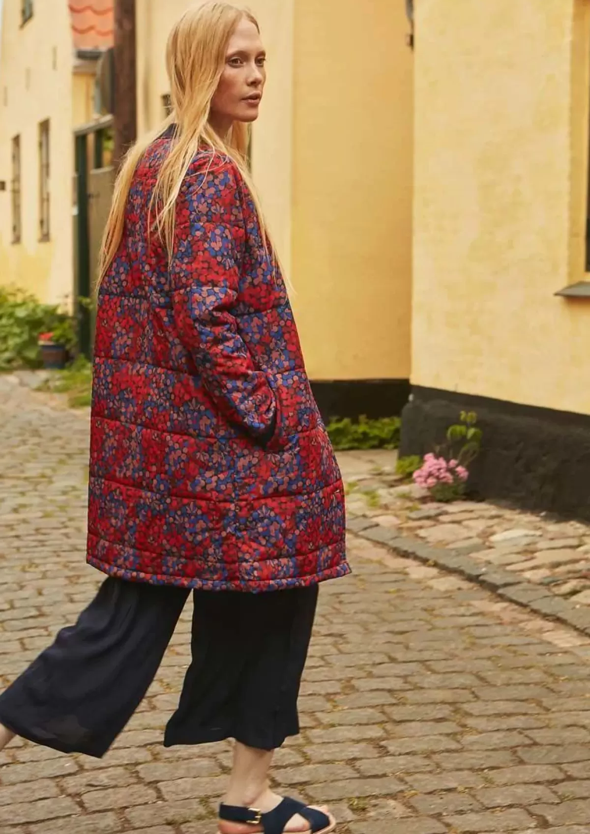 Giacca Termica Danelykke di Dame Danefæ - Blu Berrygood, Confortevole e Stile Moderno per l'Inverno