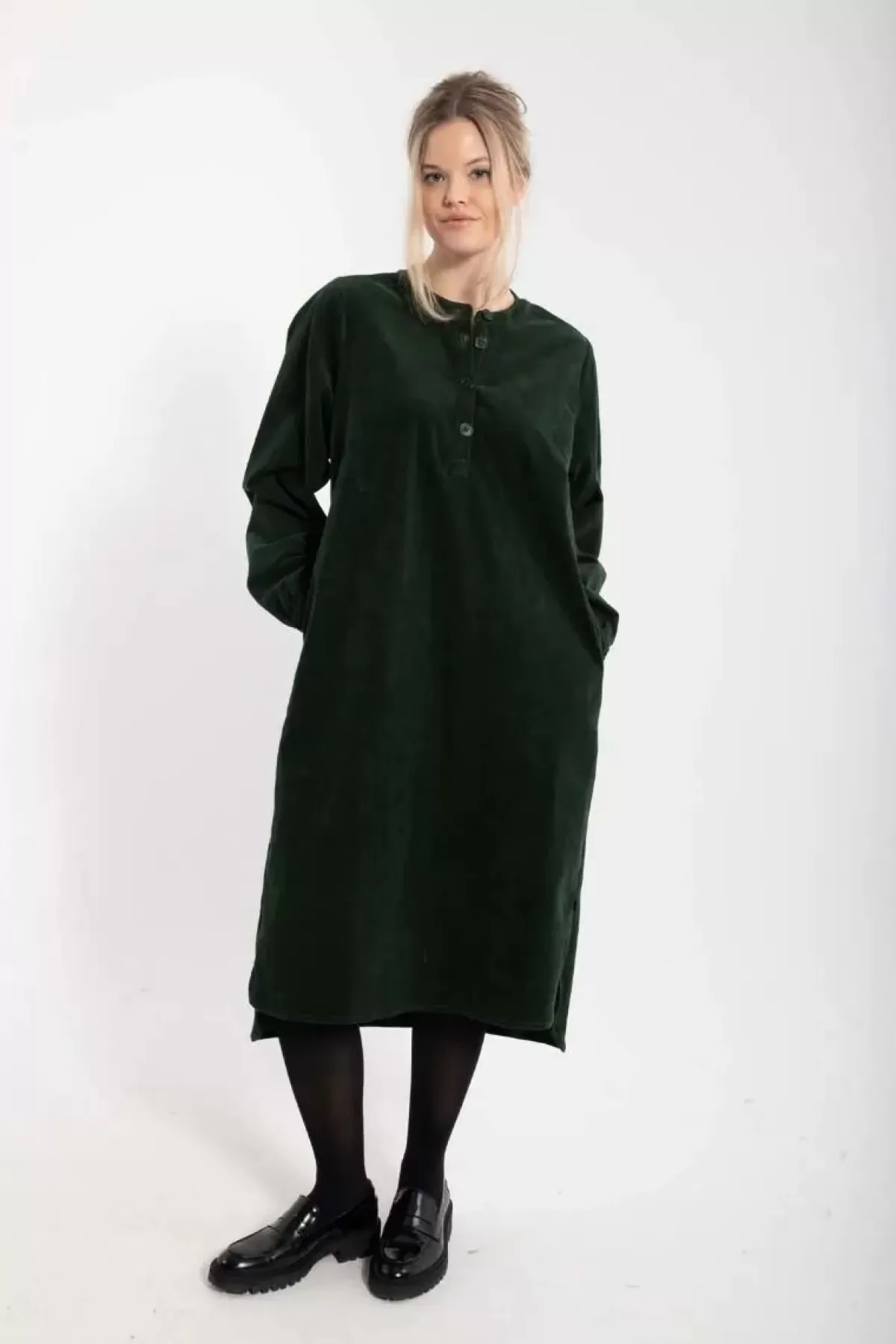 Dame Danefæ, Abito Elasticizzato in Velluto a Coste con Trama Dinamica - Tonalità Foresta Scura per Look Autunnali