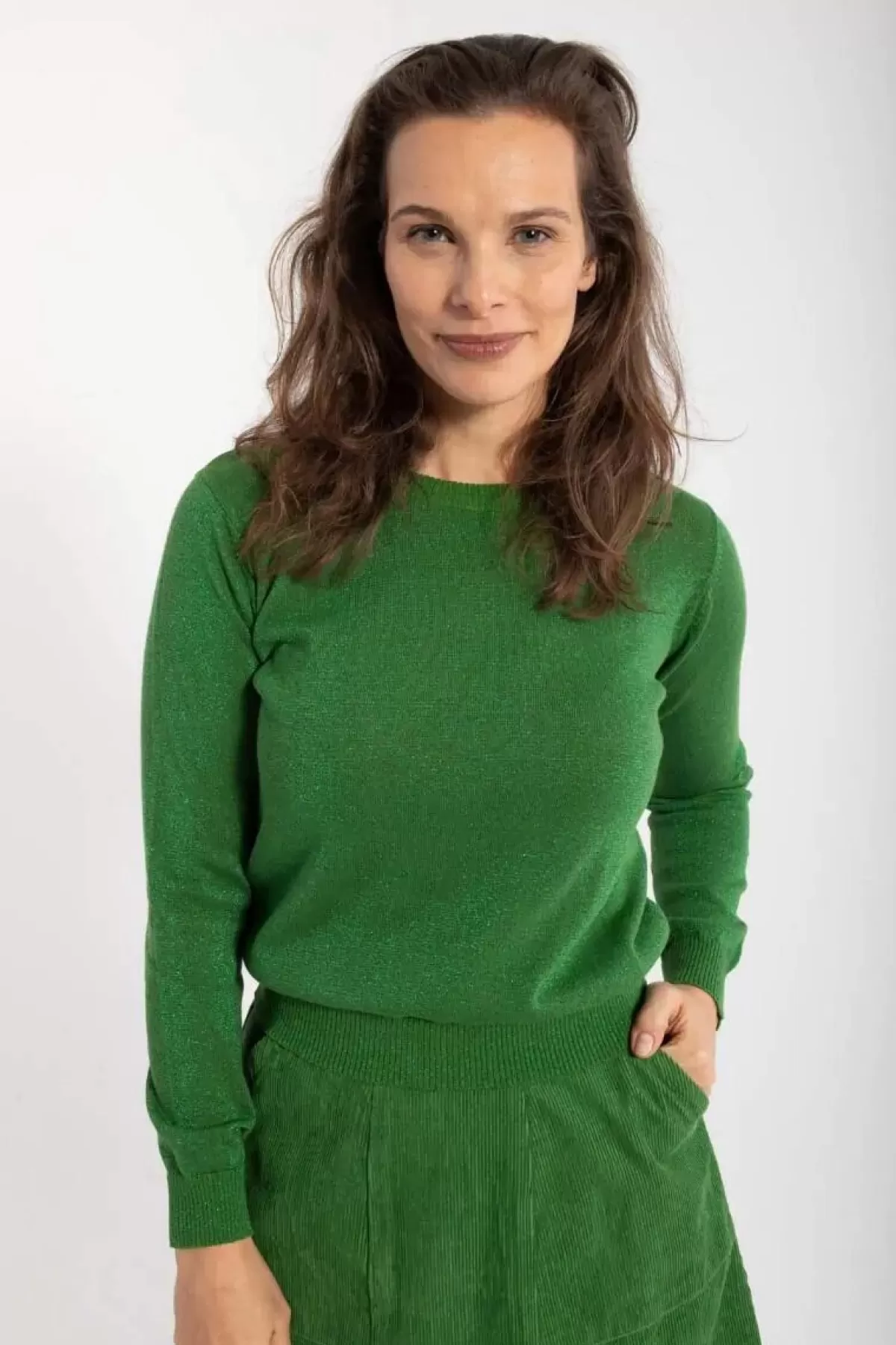 Maglione Autunnale Dame Danefæ con Scintillii Verde Giungla - Intreccio Brillante di Luce e Fogliame