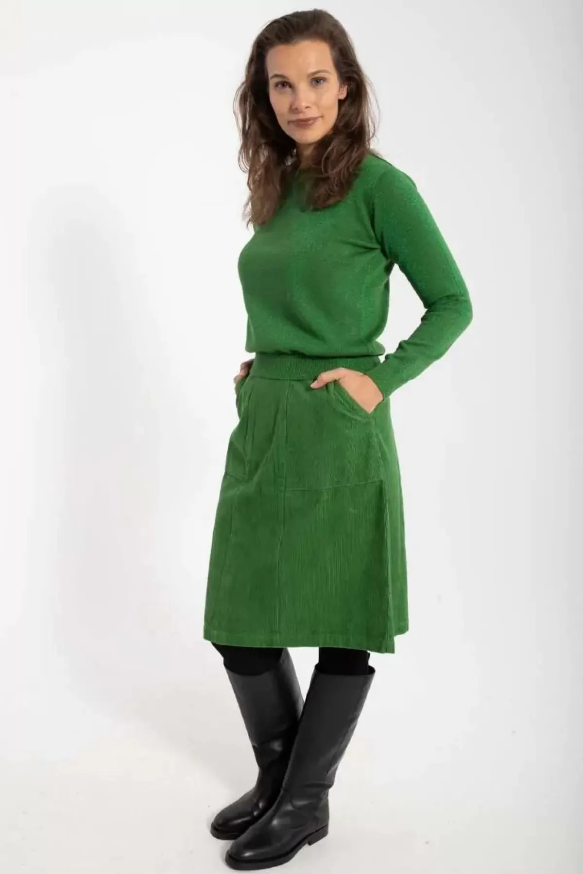 Maglione Autunnale Dame Danefæ con Scintillii Verde Giungla - Intreccio Brillante di Luce e Fogliame