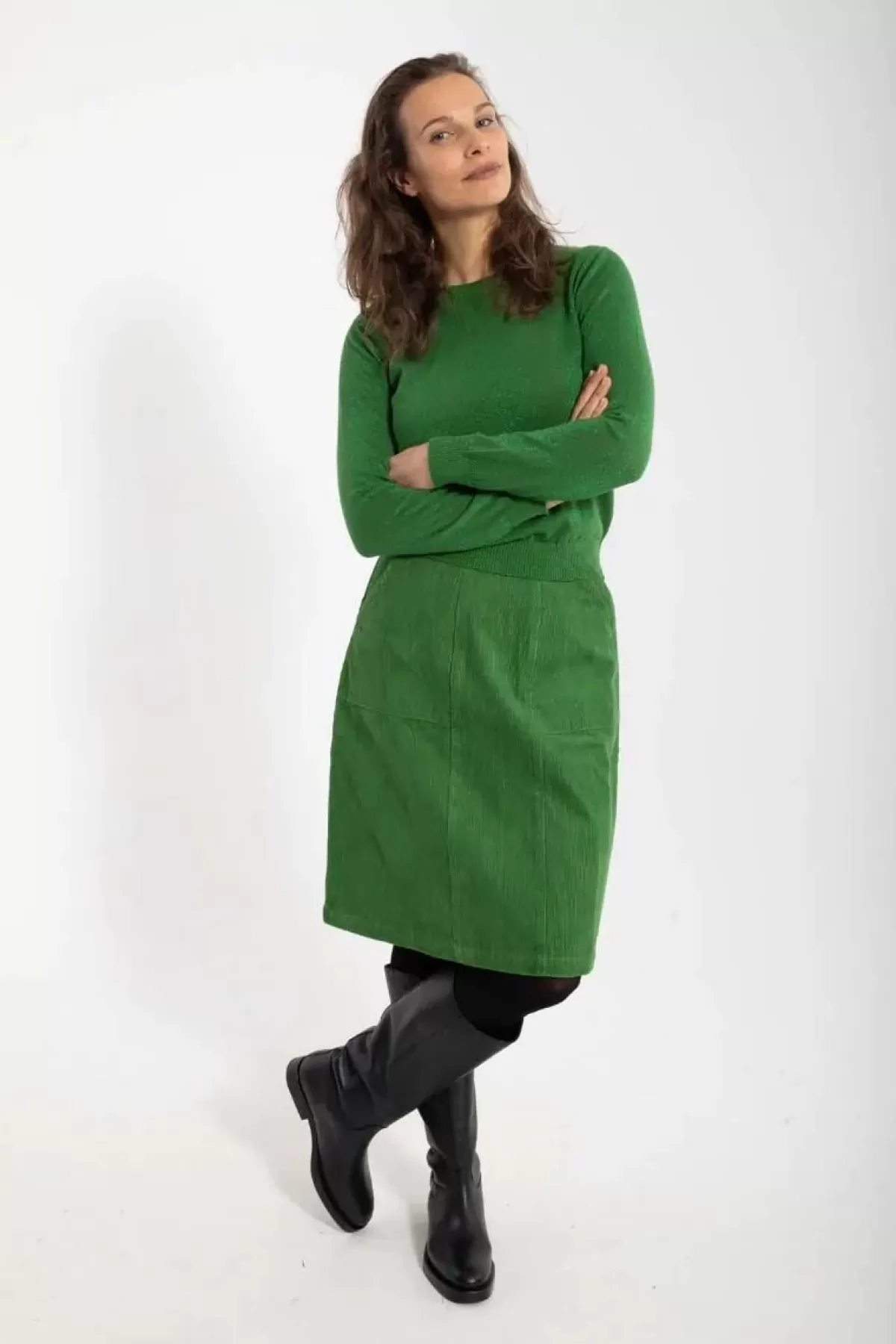 Maglione Autunnale Dame Danefæ con Scintillii Verde Giungla - Intreccio Brillante di Luce e Fogliame