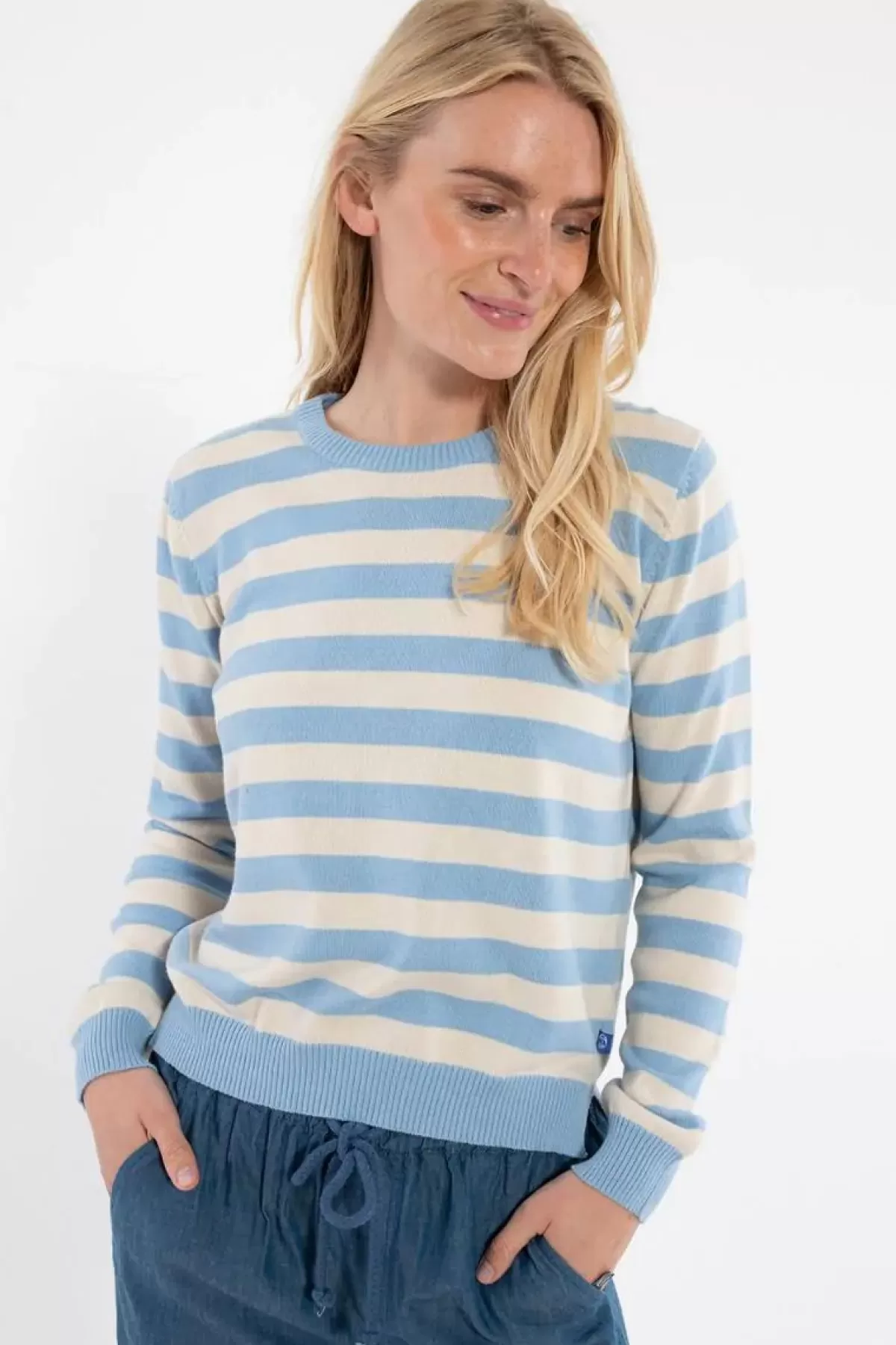 Maglione Danepearly in Lana Cardata con Perlage - Sfumature Celeste Chiaro e Gesso - Lavorazione Artigianale Dame Danefæ