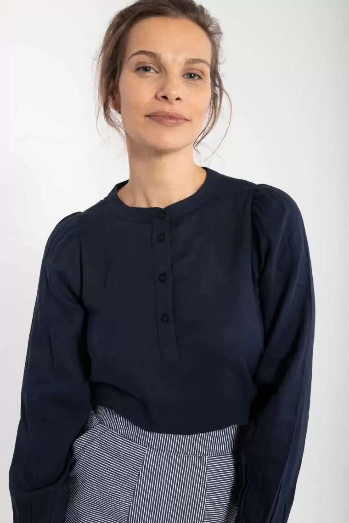 Camicia Casual Donna in Tinta Navy Scuro - Stile Danese Moderno | Danesanna by Dame Danefæ