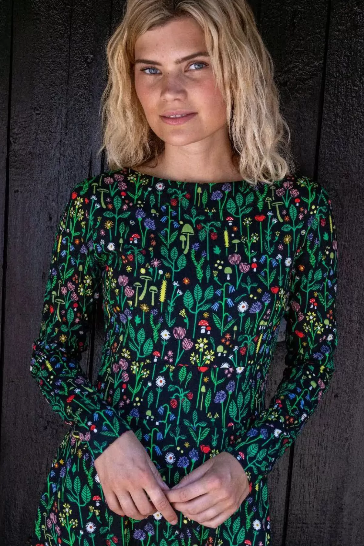 Danesi Grid - Vestito in Cotone Nero con Motivi Botanici, Linea Dame Danefæ