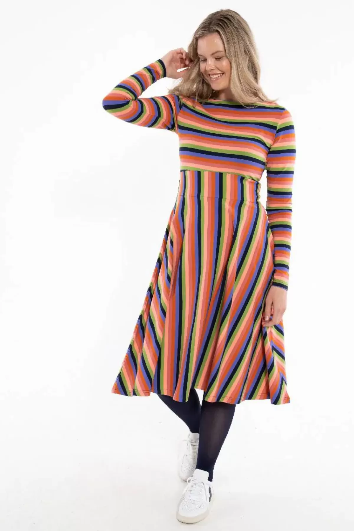 Abito in Puro Cotone Dame Danefæ - Stile Bohémien con Ricami Floreali e Confezione Artigianale