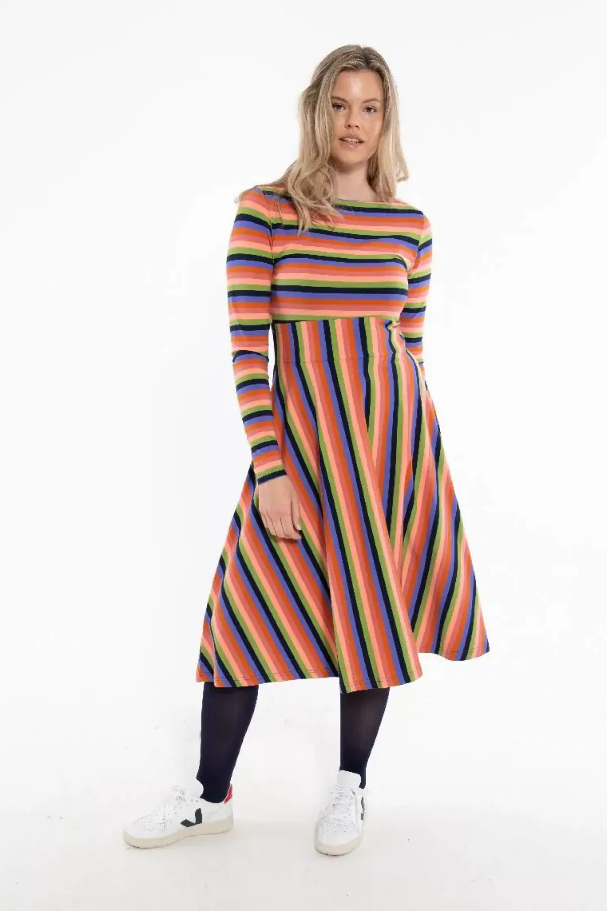 Abito in Puro Cotone Dame Danefæ - Stile Bohémien con Ricami Floreali e Confezione Artigianale
