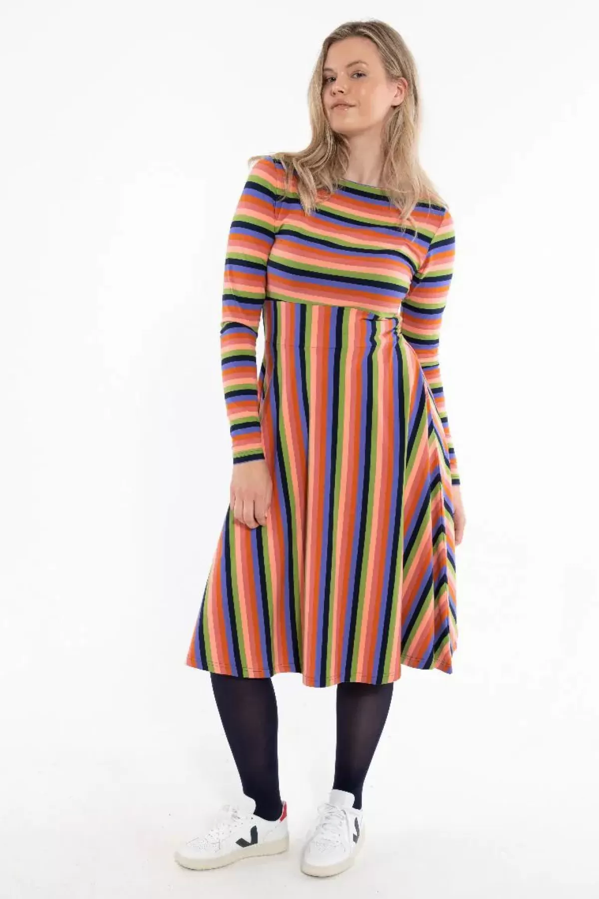 Abito in Puro Cotone Dame Danefæ - Stile Bohémien con Ricami Floreali e Confezione Artigianale