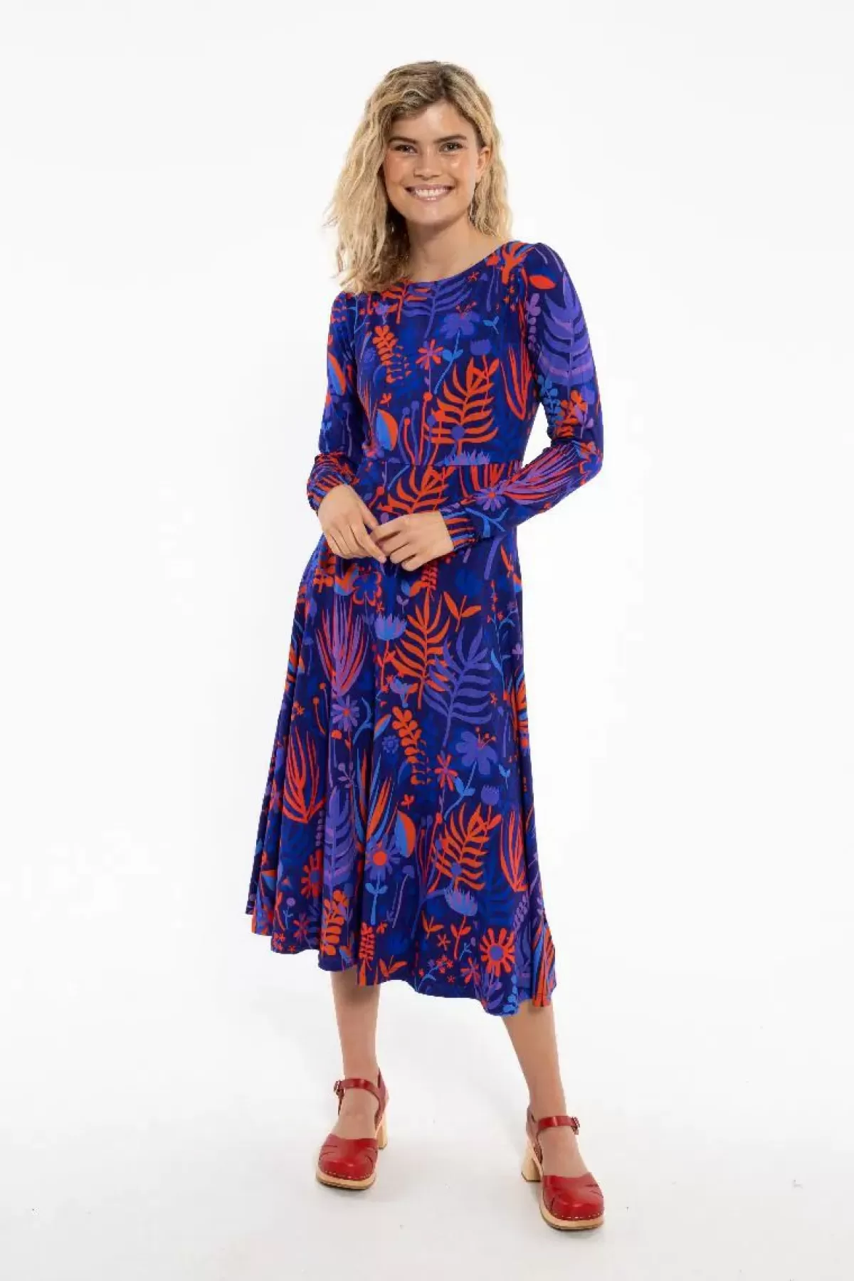 Abito estivo in viscosa blu marino con scollo a V - Dame Danefæ Danesigrid per escursioni 

(：，，，，