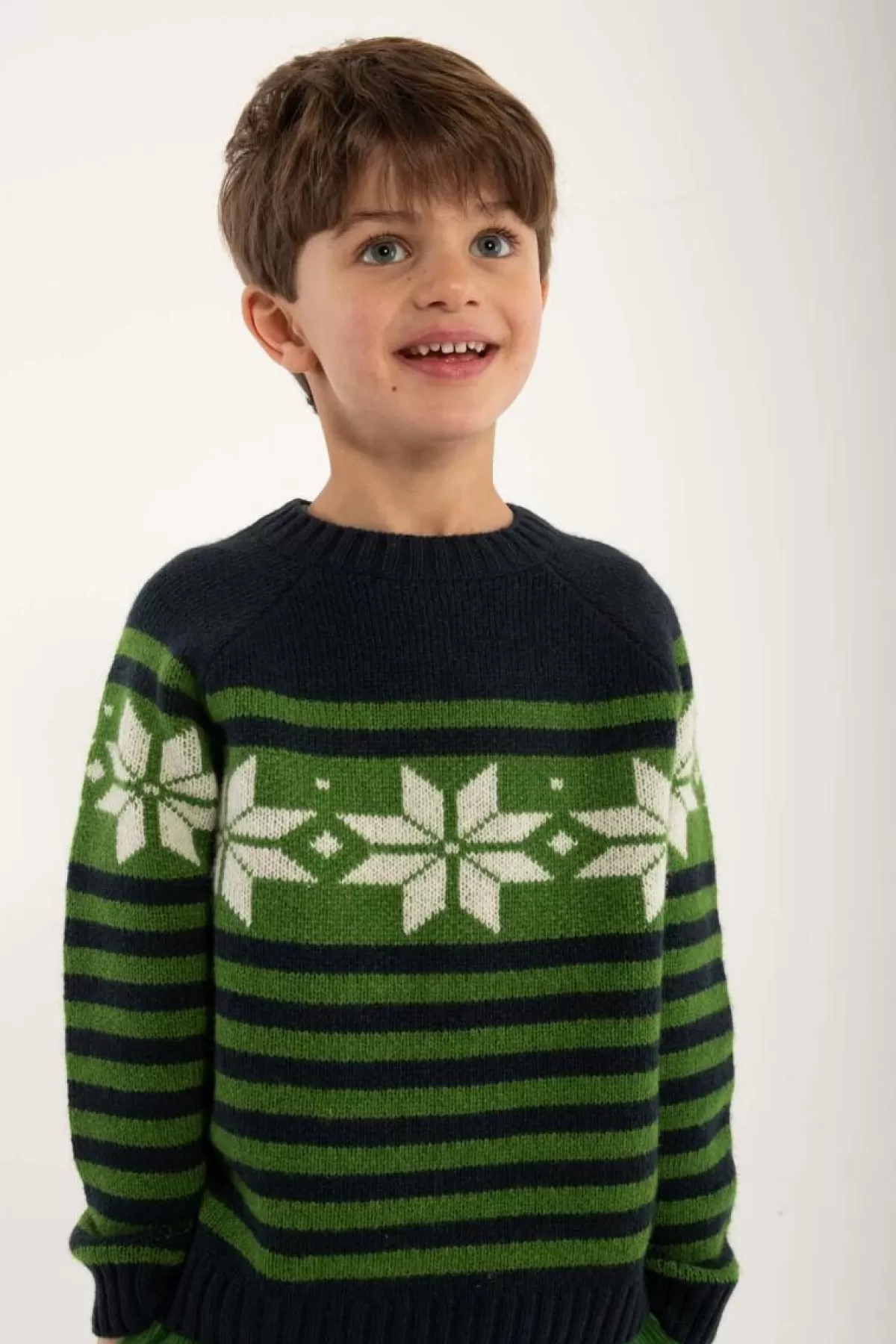 Nordic Daneslalom Maglione Unisex - Blu Navy Scuro con Dettagli in Foglia Autunnale e Gessetto | Stile Nordico Contemporaneo