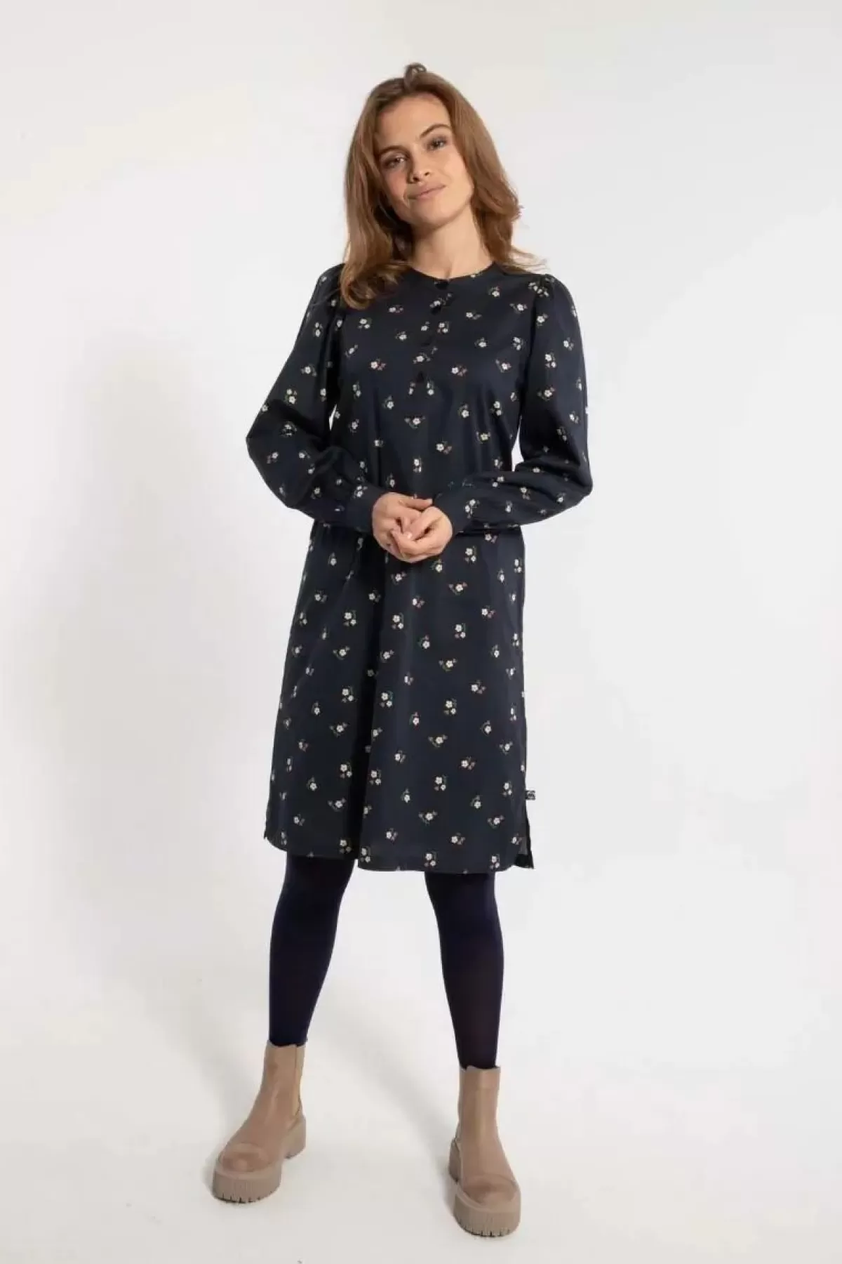 Danesocial by Dame Danefæ - Abito Elegante in Popeline Nero con Ricamo Floreale Mini, Stile Chic per Tutto il Giorno