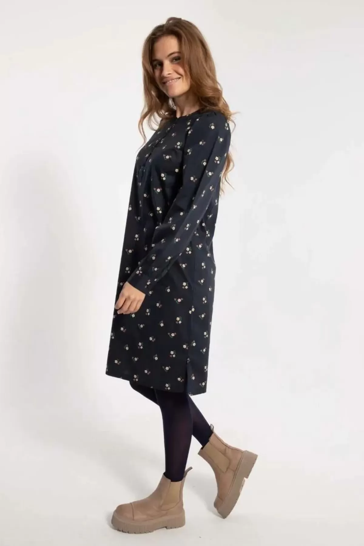 Danesocial by Dame Danefæ - Abito Elegante in Popeline Nero con Ricamo Floreale Mini, Stile Chic per Tutto il Giorno